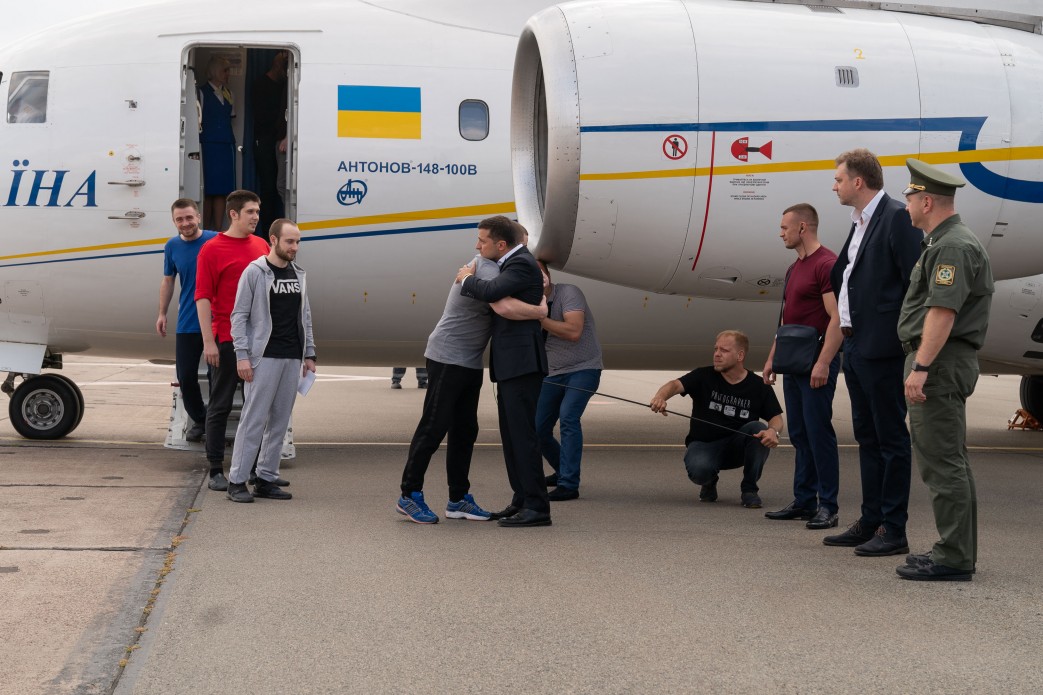 Полонені моряки з Херсонщини повернулися в Україну